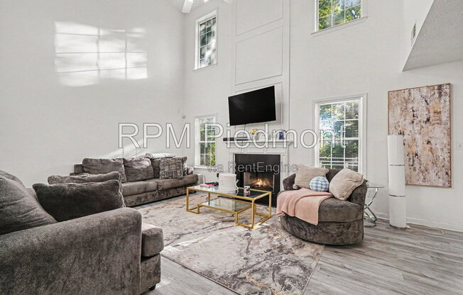 550 CLAUDEL CT SW