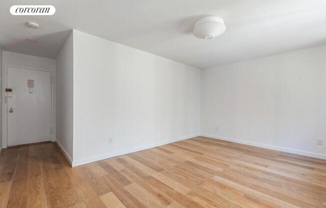 239 E 10 ST