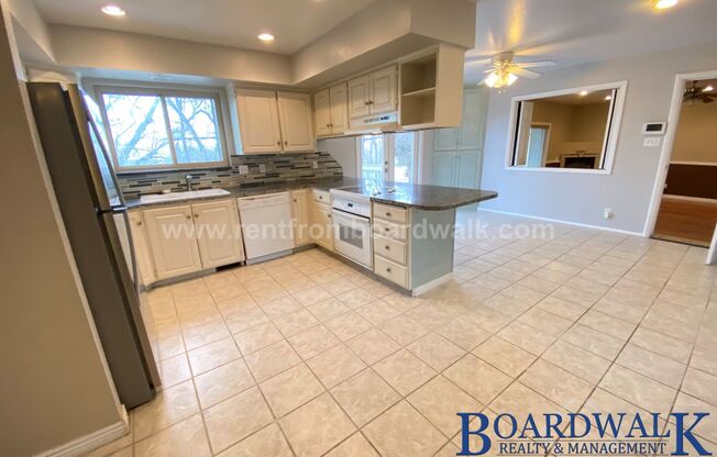 3 beds, 2 baths, 2,112 sqft, $2,075, Unit 548 S 880 W