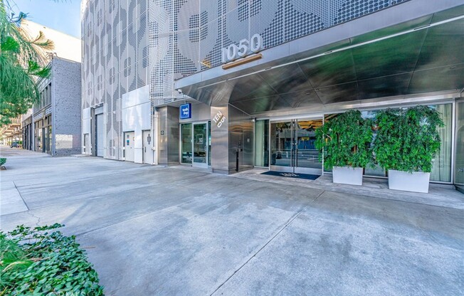 2 beds, 2 baths, 1,353 sqft, $5,500, Unit 1010