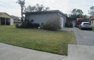 2 Bedroom 1 Bath Duplex available for Rent now in Winter Park!