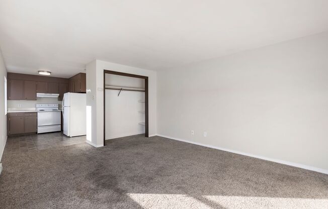 Studio, 1 bath, 410 sqft, $1,290, Unit 302