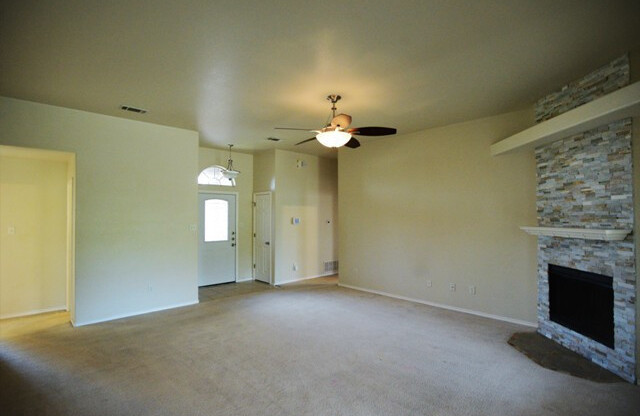 3 beds, 2 baths, $1,650