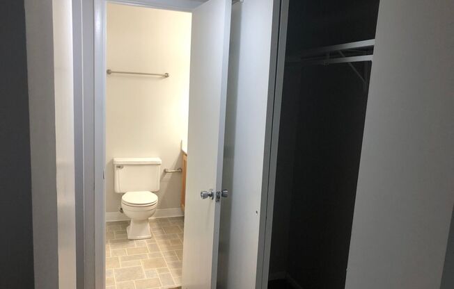 2 beds, 2 baths, 955 sqft, $1,149, Unit 5909B