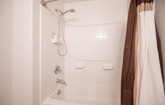 3 beds, 2 baths, $1,600, Unit # 274