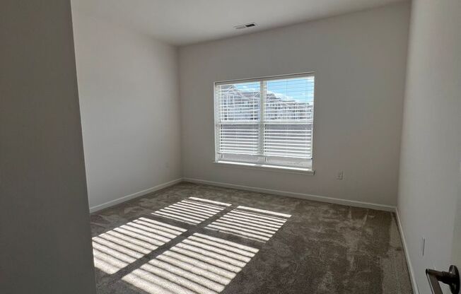 2 beds, 2 baths, 1,044 sqft, $1,410, Unit 527