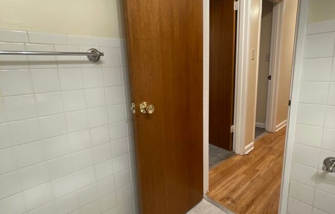 2 beds, 1 bath, 908 sqft, $1,595, Unit 208