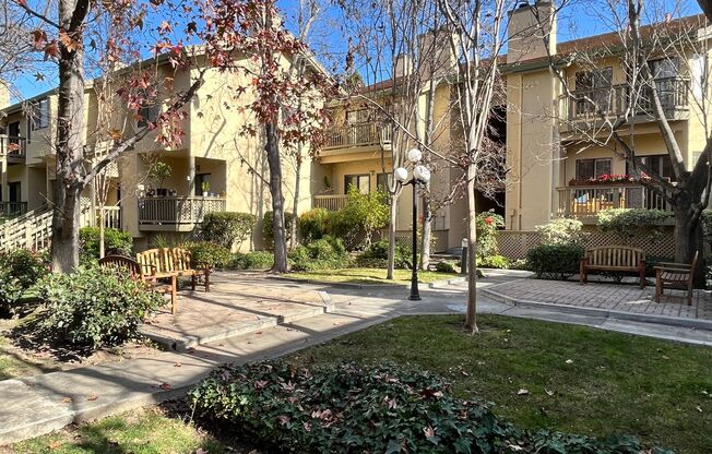 2BD/2.5BA - Charming Townhome with Luxurious Amenities in Santa Clara