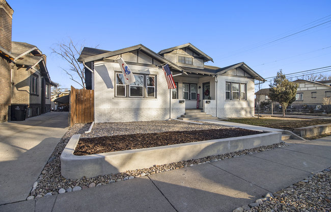 1404 N MEADE