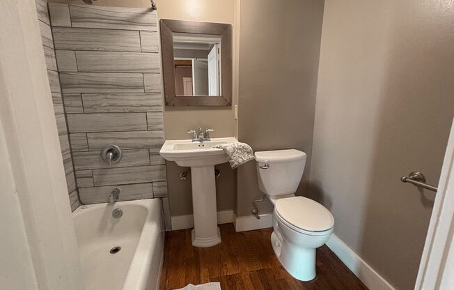 2 beds, 2 baths, 850 sqft, $1,050, Unit 1729 K Street - 4