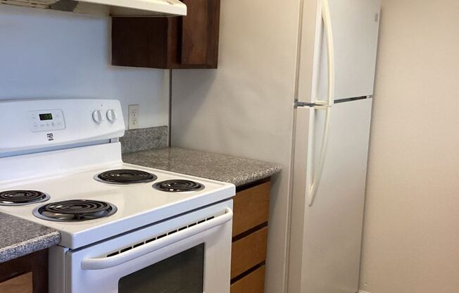 2 beds, 1 bath, 940 sqft, $1,200, Unit 210