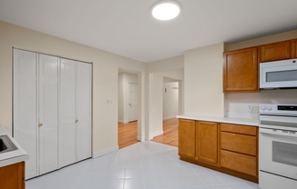 3 beds, 1 bath, 1,552 sqft, $3,500, Unit 10