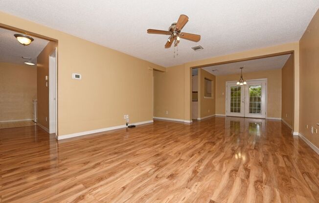 LARGE DECK  |  MATURE TREES  |  GREAT LOCATION NEAR 1604 & I-35