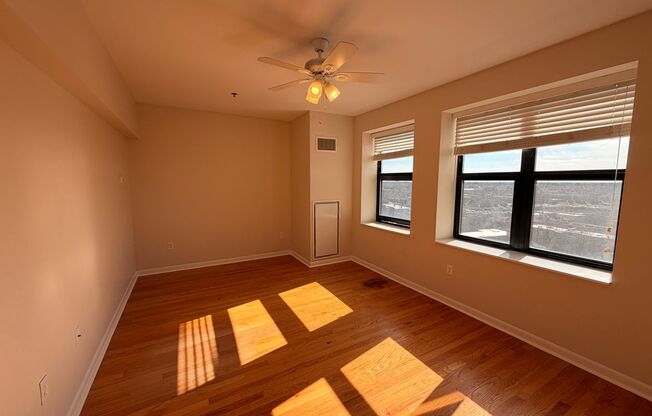 2 beds, 1 bath, 1,018 sqft, $2,250, Unit 506
