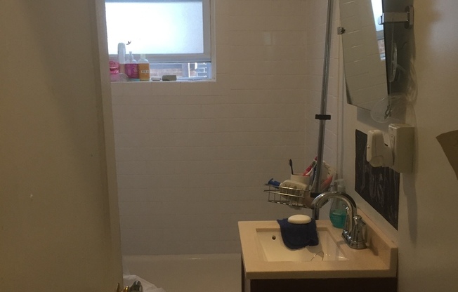 1 bed, 1 bath, 400 sqft, $1,175, Unit 3E