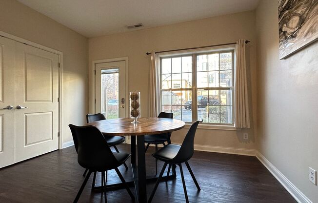 Amazing Location - Downtown Modern Living: 4 Bed 4 Bath!