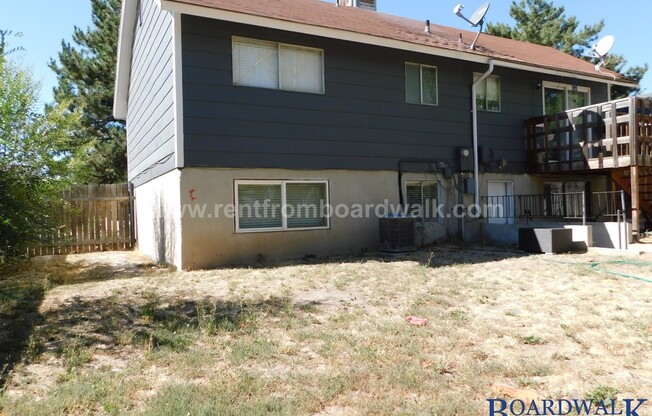 3 beds, 1 bath, 944 sqft, $1,375