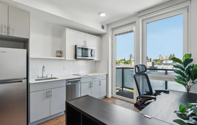 Studio, 1 bath, 331 sqft, $1,950, Unit 824