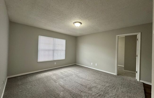 3 beds, 1 bath, 820 sqft, $1,398, Unit 1341w