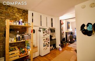 1 bed, 1 bath, $2,700, Unit 4