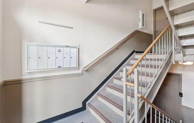 Set in the charming Hunters Square community, this residence offers a quiet yet connected lifestyle, ideally located near major commuter routes, the VRE, and the shops and restaurants of historic Old Town Manassas.
