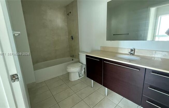 2 beds, 2 baths, 1,180 sqft, $4,000, Unit 1900 N Bayshore Dr # 1911