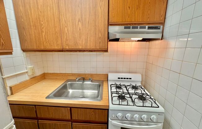 Studio, 1 bath, 300 sqft, $1,375, Unit 530-612