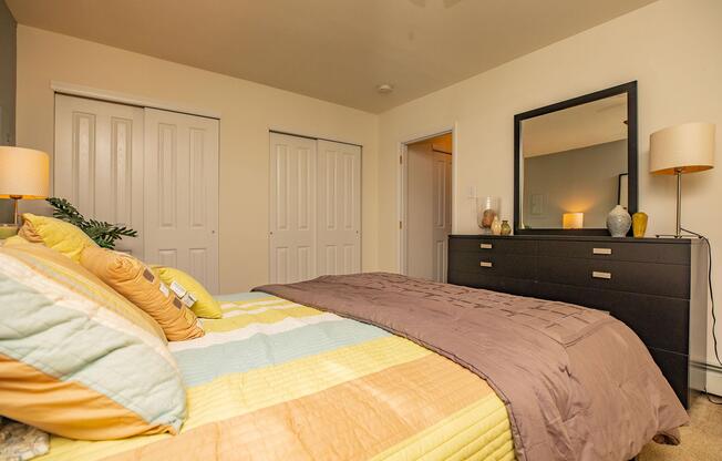 a bedroom with a bed in a hotel room