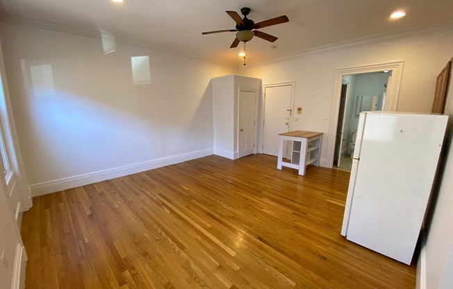 Studio, 1 bath, 358 sqft, $2,200, Unit 1