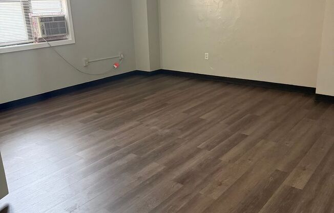 2 beds, 1 bath, 820 sqft, $1,300, Unit 06D