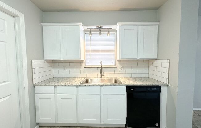Updated 4 Bedroom - 2 Bathroom in Moore!