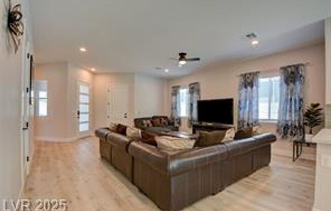 Beautiful 4 bedroom House