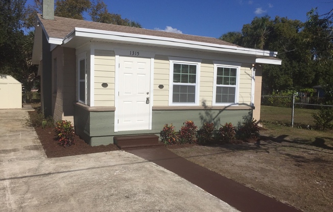 Remodeled 2/1 - Close to Howard and UT