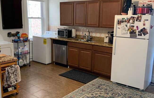 2 beds, 1 bath, $1,400, Unit 2