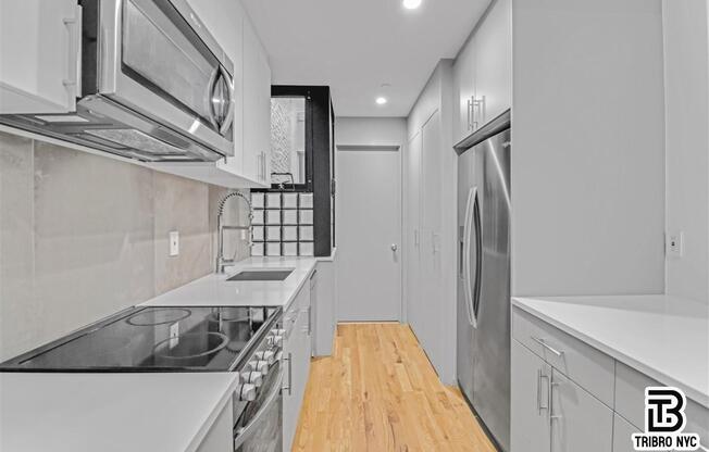 319 E 93 ST