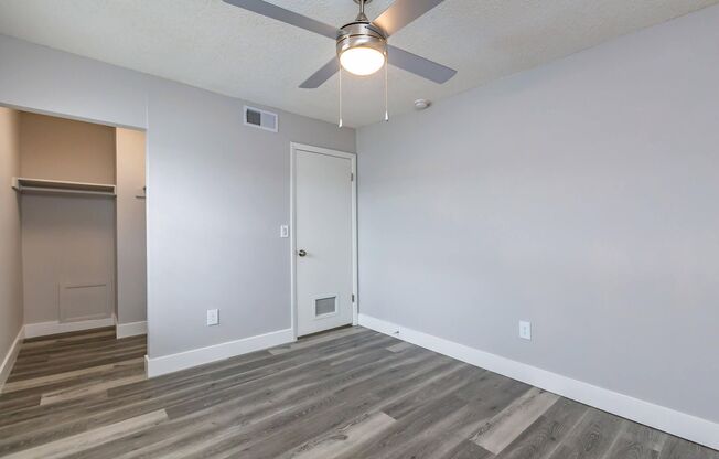 2 beds, 1 bath, 830 sqft, $1,399, Unit 01 - 0422