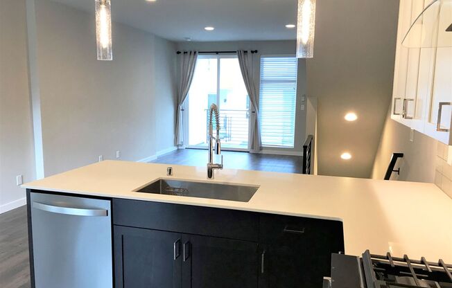 CONTEMPORARY WEDGWOOD 3 BED, 3 BATH TOWNHOME W/ 10' CEILINGS ON MAIN FLOOR AVAILABLE AUGUST!