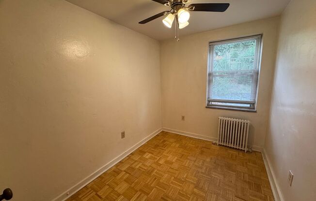 3 beds, 1 bath, 800 sqft, $2,075, Unit 410C
