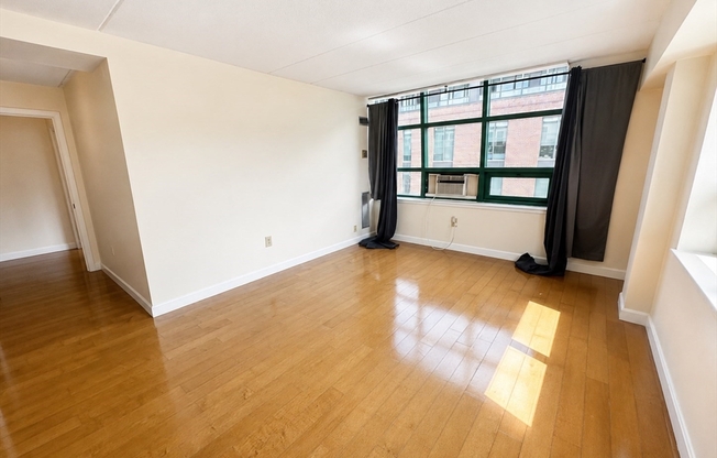 2 beds, 1 bath, 971 sqft, $4,000, Unit 7E