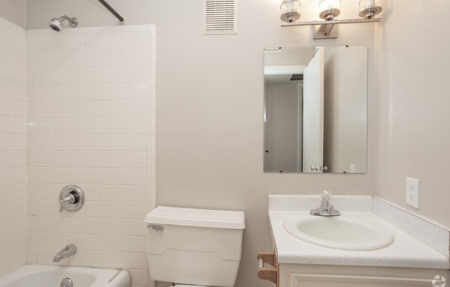 1 bed, 1 bath, 616 sqft, $878, Unit 10