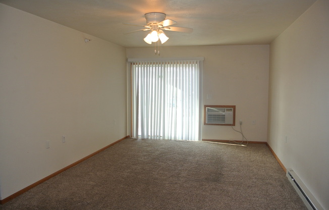 2 beds, 1 bath, $895, Unit #101