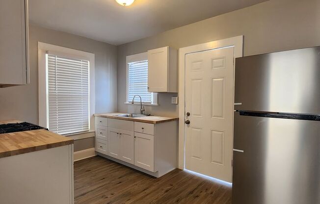 **UNDER NEW MANAGEMENT **   Renovated 2 Bedroom 1 Bath Apartment