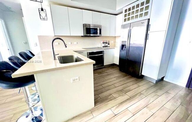 2 beds, 2 baths, 1,096 sqft, $4,550, Unit 999 SW 1st Ave # 1807