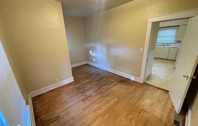 2 beds, 1 bath, 1,394 sqft, $1,050, Unit 1/2