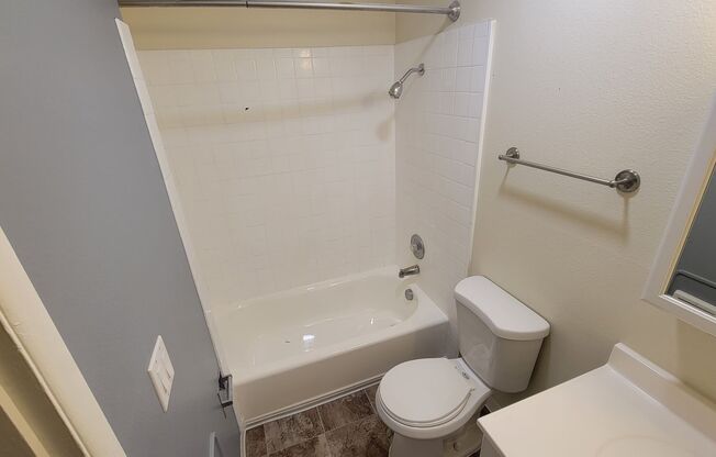 2 beds, 1 bath, 740 sqft, $1,475, Unit 217