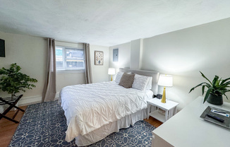 1 bed, 1 bath, 700 sqft, $4,300, Unit 2B