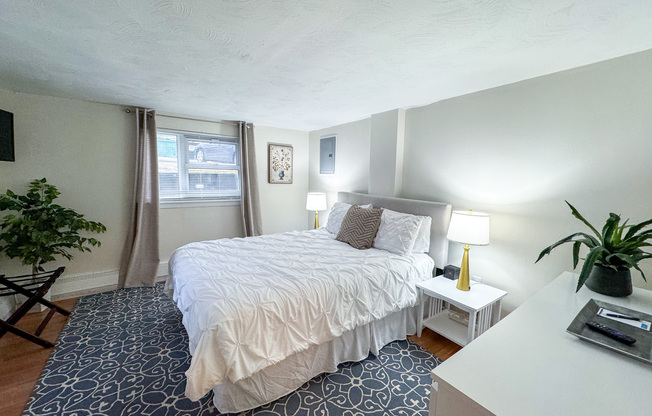 1 bed, 1 bath, 700 sqft, $4,300, Unit 2B