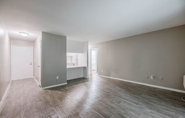 1 bed, 1 bath, 672 sqft, $1,100, Unit 2298-11
