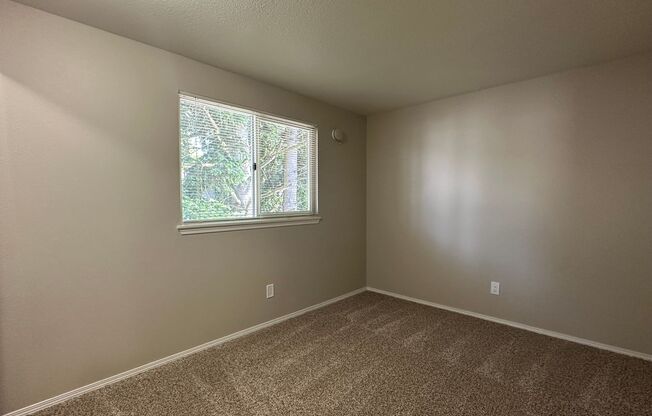 3 beds, 1 bath, 1,040 sqft, $1,525, Unit 66