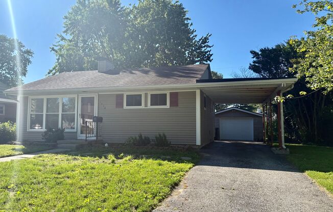 2 bedroom 1 bath house for rent with a garage